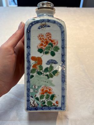 A Chinese famille verte square flask with a silver cover, Kangxi — photo 4