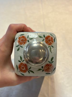 A Chinese famille verte square flask with a silver cover, Kangxi — photo 5