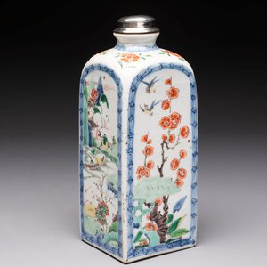 A Chinese famille verte square flask with a silver cover, Kangxi — photo 1