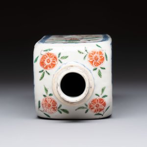 A Chinese famille verte square flask with a silver cover, Kangxi — photo 6