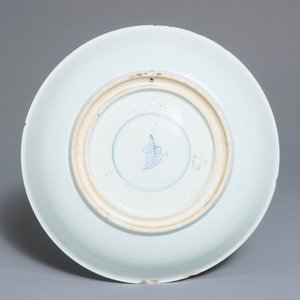 A Chinese famille verte 'Taoist symbols' dish, Kangxi — photo 2