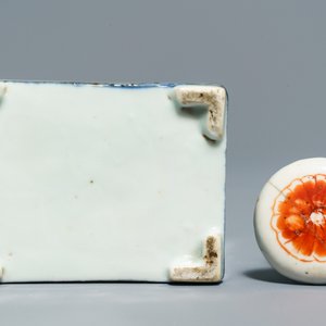 A Chinese famille verte tea caddy, a plate and a famille rose stem cup, Kangxi/Yongzheng — photo 14