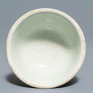 A Chinese famille verte tea caddy, a plate and a famille rose stem cup, Kangxi/Yongzheng — photo 8