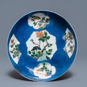 A Chinese famille verte tea caddy and three plates, Kangxi — 照片 2