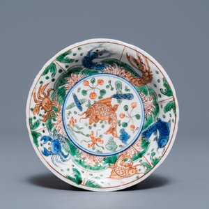 A Chinese famille verte tea caddy and three plates, Kangxi — 照片 6