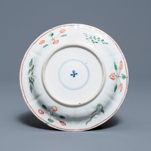 A Chinese famille verte tea caddy and three plates, Kangxi — 照片 7