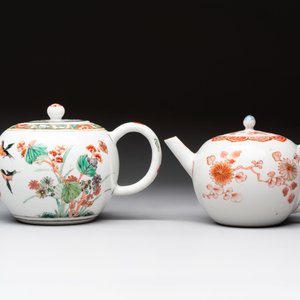 A Chinese famille verte teapot and a gilt-decorated iron-red teapot, Kangxi — foto 2