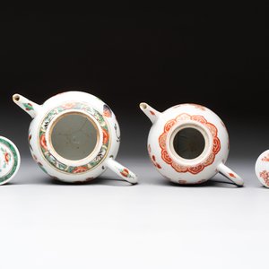 A Chinese famille verte teapot and a gilt-decorated iron-red teapot, Kangxi — foto 6
