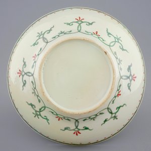 A Chinese famille verte teapot and a plate with fish, Kangxi — photo 3