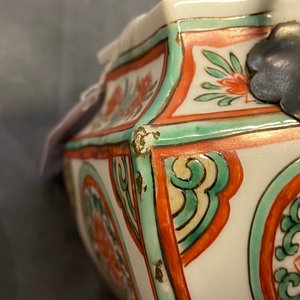A Chinese famille verte teapot and cover, Kangxi — 照片 17