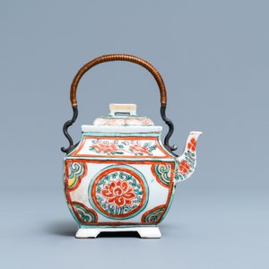 A Chinese famille verte teapot and cover, Kangxi — 照片 4