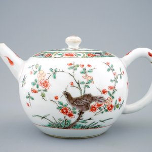A Chinese famille verte teapot and cover, Kangxi — 照片 2