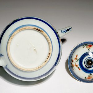 A Chinese famille verte teapot and cover, Kangxi — photo 7