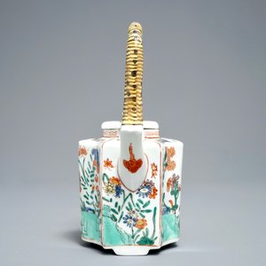 A Chinese famille verte teapot and cover, Kangxi — photo 3