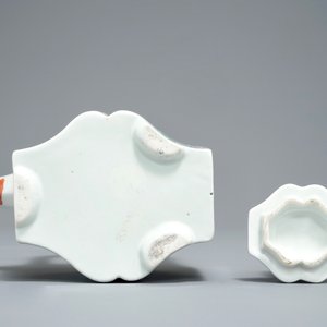 A Chinese famille verte teapot and cover, Kangxi — photo 7
