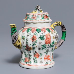 A Chinese famille verte teapot and cover, Kangxi — 照片 1