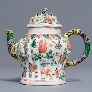 A Chinese famille verte teapot and cover, Kangxi — 照片 2