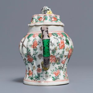 A Chinese famille verte teapot and cover, Kangxi — 照片 3