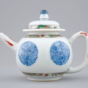 A Chinese famille verte teapot and cover, Kangxi — 照片 2