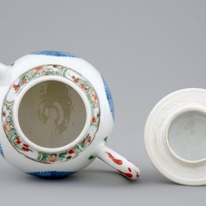 A Chinese famille verte teapot and cover, Kangxi — 照片 6