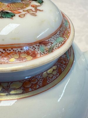 A Chinese famille verte teapot and three famille rose capucine-ground cups and saucers, Kangxi/Qianlong — photo 15