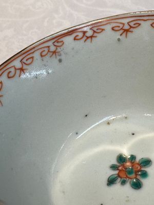 A Chinese famille verte teapot and three famille rose capucine-ground cups and saucers, Kangxi/Qianlong — photo 35