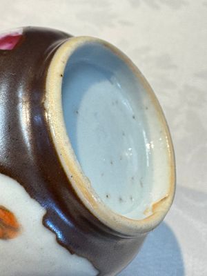 A Chinese famille verte teapot and three famille rose capucine-ground cups and saucers, Kangxi/Qianlong — photo 37