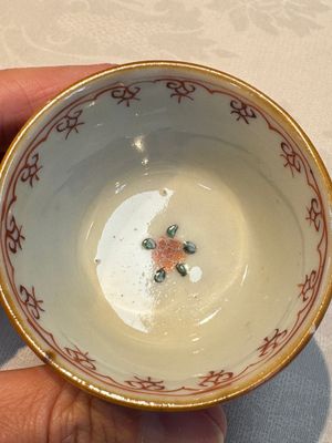 A Chinese famille verte teapot and three famille rose capucine-ground cups and saucers, Kangxi/Qianlong — photo 45