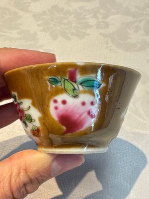 A Chinese famille verte teapot and three famille rose capucine-ground cups and saucers, Kangxi/Qianlong — photo 54