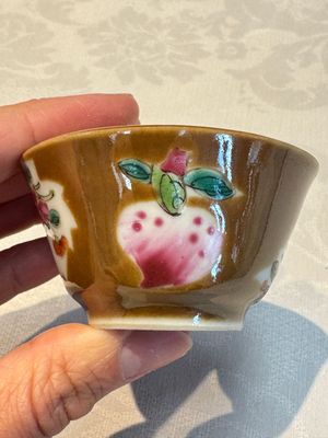 A Chinese famille verte teapot and three famille rose capucine-ground cups and saucers, Kangxi/Qianlong — photo 56