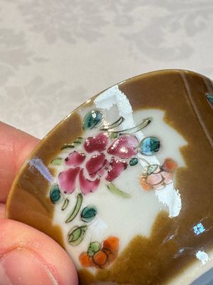 A Chinese famille verte teapot and three famille rose capucine-ground cups and saucers, Kangxi/Qianlong — photo 57