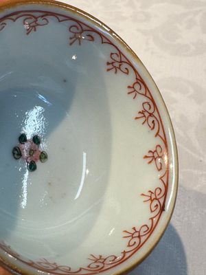 A Chinese famille verte teapot and three famille rose capucine-ground cups and saucers, Kangxi/Qianlong — photo 58