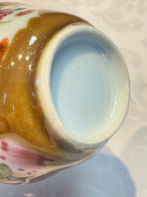 A Chinese famille verte teapot and three famille rose capucine-ground cups and saucers, Kangxi/Qianlong — photo 61