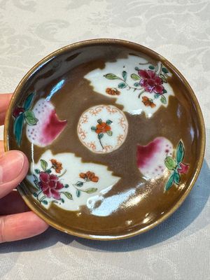 A Chinese famille verte teapot and three famille rose capucine-ground cups and saucers, Kangxi/Qianlong — photo 64