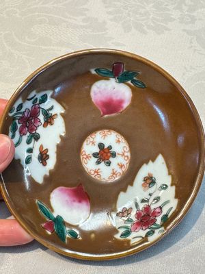 A Chinese famille verte teapot and three famille rose capucine-ground cups and saucers, Kangxi/Qianlong — photo 75