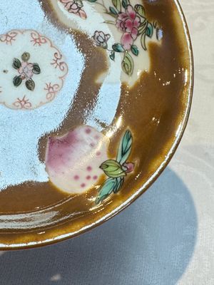 A Chinese famille verte teapot and three famille rose capucine-ground cups and saucers, Kangxi/Qianlong — photo 90