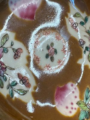 A Chinese famille verte teapot and three famille rose capucine-ground cups and saucers, Kangxi/Qianlong — photo 91
