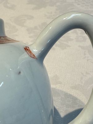 A Chinese famille verte teapot and three famille rose capucine-ground cups and saucers, Kangxi/Qianlong — photo 10