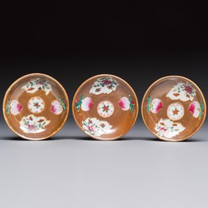A Chinese famille verte teapot and three famille rose capucine-ground cups and saucers, Kangxi/Qianlong — photo 14