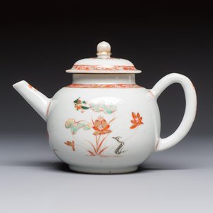 A Chinese famille verte teapot and three famille rose capucine-ground cups and saucers, Kangxi/Qianlong — photo 2