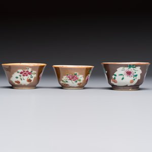 A Chinese famille verte teapot and three famille rose capucine-ground cups and saucers, Kangxi/Qianlong — photo 8