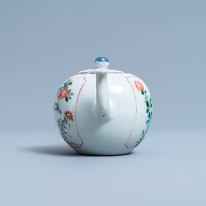 A Chinese famille verte teapot with a bird on a blossoming branch, Kangxi — photo 3
