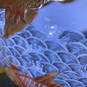 A Chinese famille verte 'tianqiu ping' vase with a dragon and carps, Qianlong mark, 19th C. — 照片 20