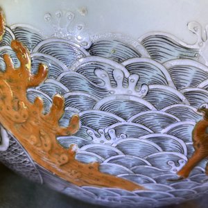 A Chinese famille verte 'tianqiu ping' vase with a dragon and carps, Qianlong mark, 19th C. — 照片 23