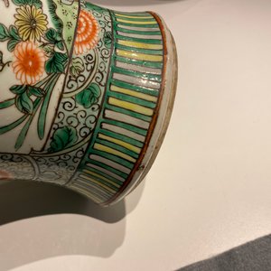 A Chinese famille verte vase and a blue and white vase, 19th C. — photo 12