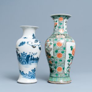 A Chinese famille verte vase and a blue and white vase, 19th C. — photo 2