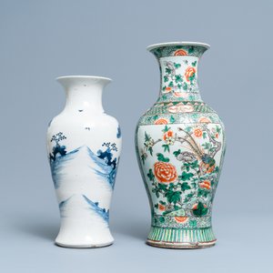 A Chinese famille verte vase and a blue and white vase, 19th C. — photo 3