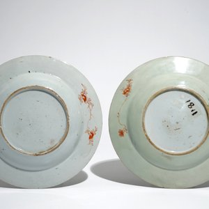 A Chinese famille verte vase and a pair of plates, Kangxi — photo 3