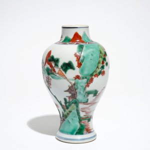 A Chinese famille verte vase and a pair of plates, Kangxi — photo 4