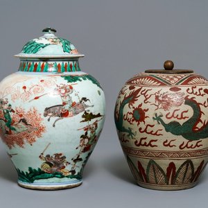 A Chinese famille verte vase and a Swatow jar, Transitional period and 19th C. — photo 1